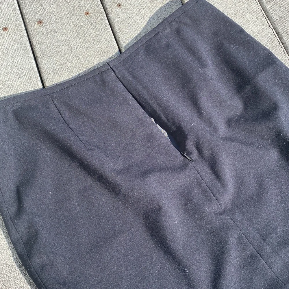 ❄️ Black Calvin Klein Pencil Skirt - Picture 3 of 4